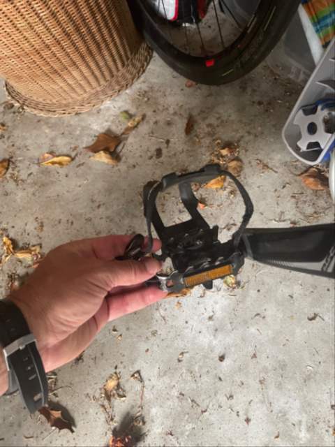Pedal on Roadbike